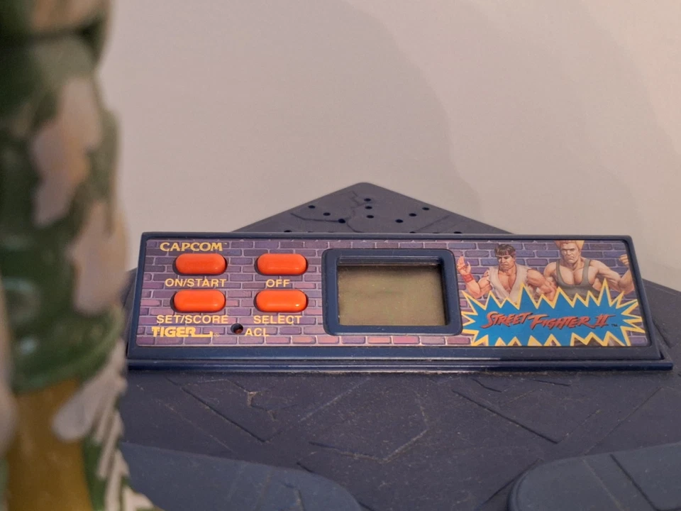 Rockem Sockem Street Fighter II Robô Ryu vs Guile Brinquedo de Luta Vintage Capcom 1993 - Imagem 4 de 4