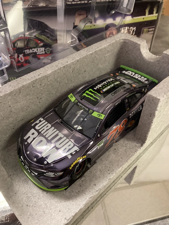 RARO! Martin Truex 2017 muebles fila campeón color cromo Toyota Camry 1/156 Foto 3 de 4