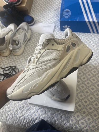 yeezy 300 v1