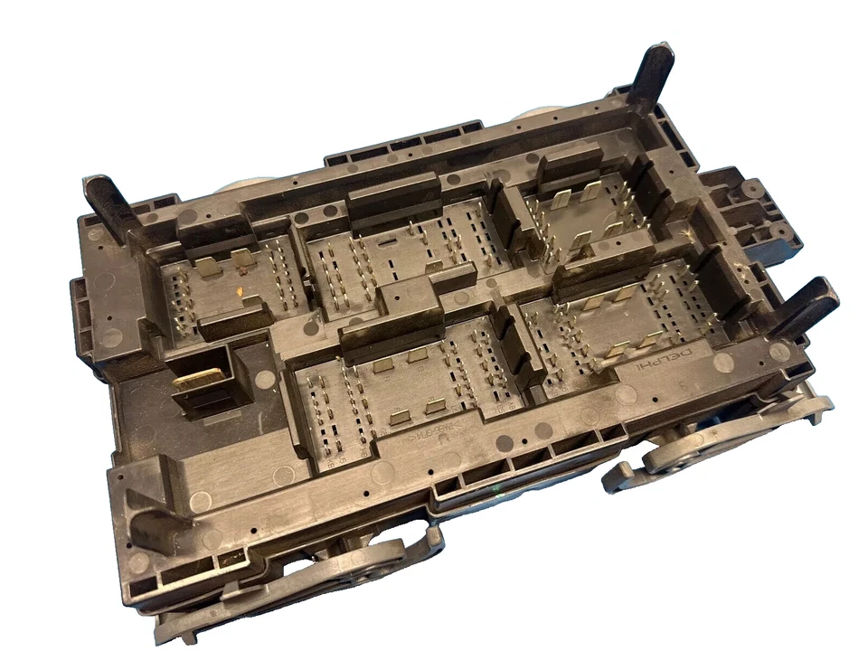 2007-2009 Chevy Suburban, 1500 Pickup, engine FuseBox P/N: 15092625 UT - Image 4 of 4