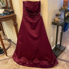 DAVID S BRIDAL Women Burgundy Strapless Rhinestone Gown Prom Dress Size 4