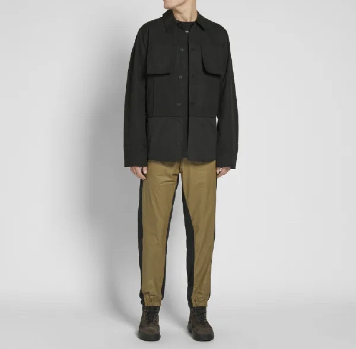 パンツ Yeezy Season3 military pants 💯 Yeezy Season 3 “Military Shade” Tyvek Jogger Sz S kw3m503