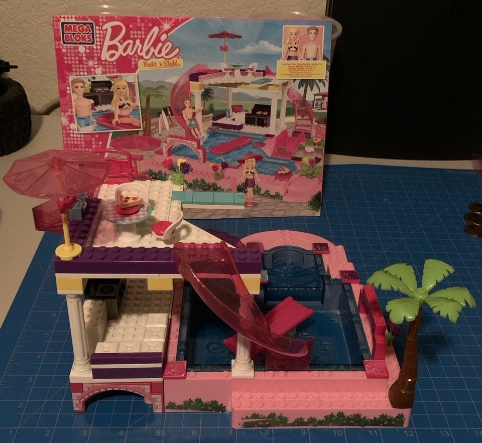 Mega Bloks 80228 Barbie Build ‘N Style Pool Party (2013) - 99.9% Complete - Image 2 of 4