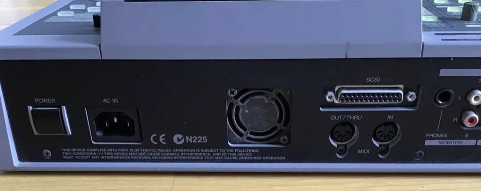 Roland VS-1680 DIGITAL STUDIO WORKSTATION 24-bit 16-track AC100-240V 50/60Hz 33W - Image 4 of 4