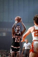 Bob Dandridge Of Milwaukee Bucks 1972 OLD BASKETBALL PHOTO 11