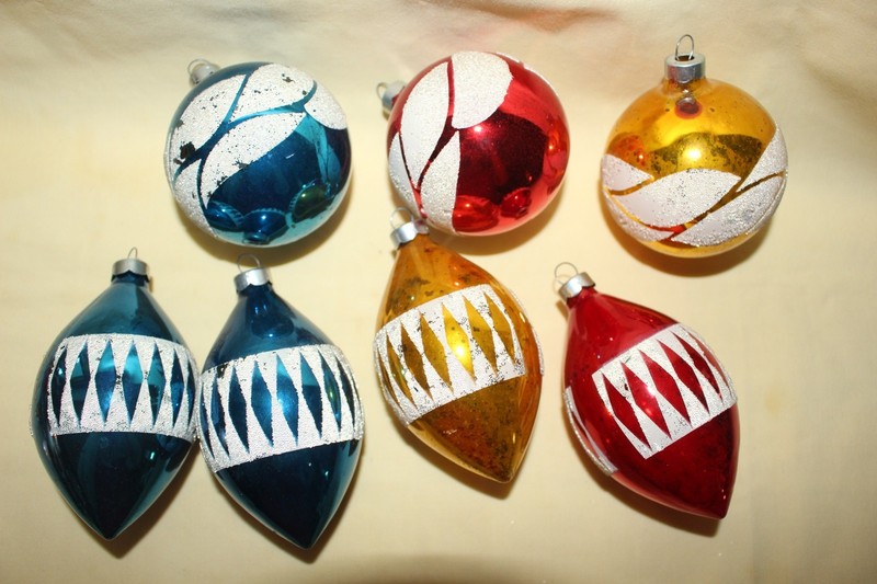 Lot 7 Vintage MC-M Paragon Glass Holiday Christmas Ornaments Mica Stencils