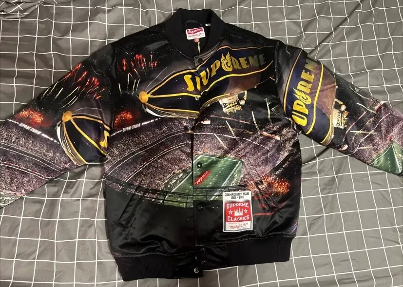 Veste universitaire satinée Supreme Mitchell & Ness Stadium taille moyenne noire SS22 neuve 