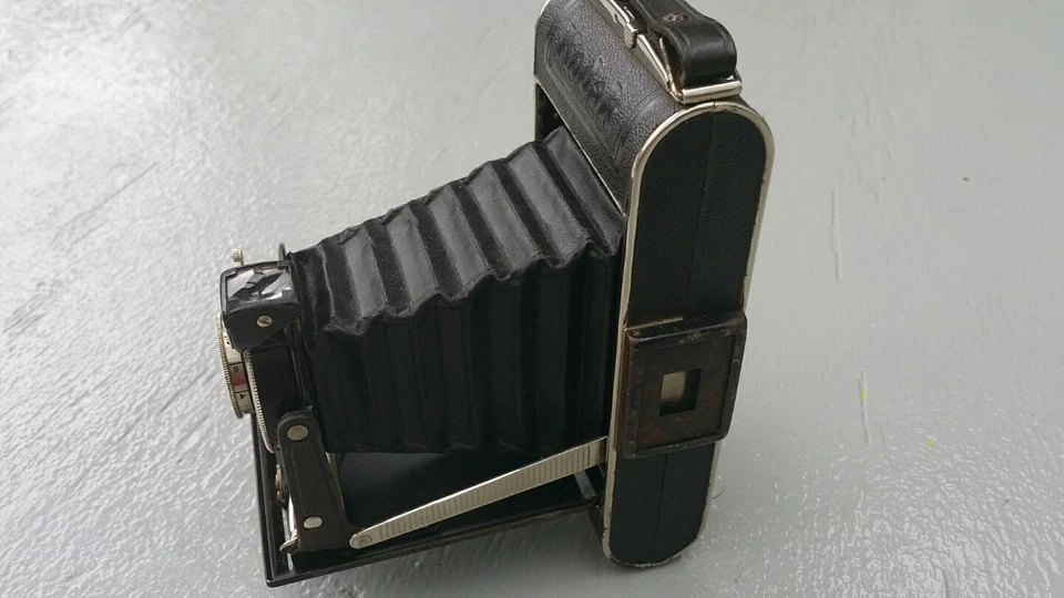 Appareil photo argentique à rouleaux Kodak Junior 620 Anastigmat 1:7,7 F = 10,5 cm - Photo 3/4