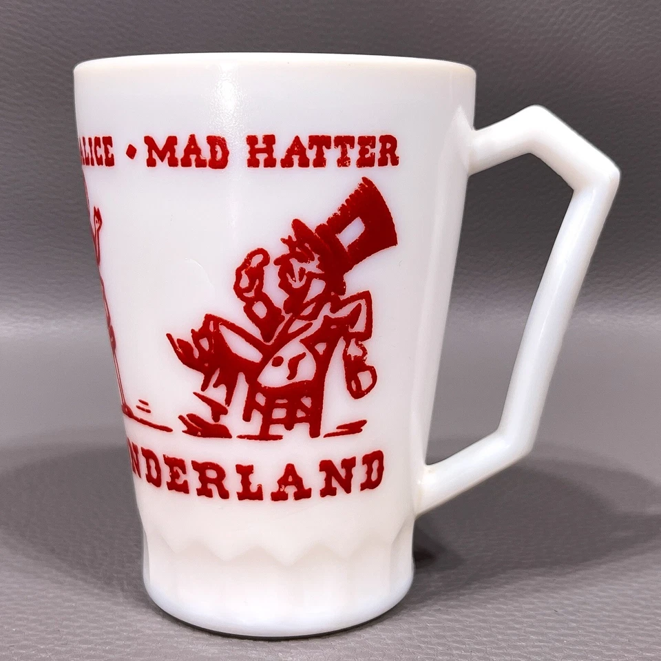 Taza de café vintage de vidrio con leche blanca Alicia en el país de las maravillas de los años 50 3,75"x2,5" Foto 4 de 4