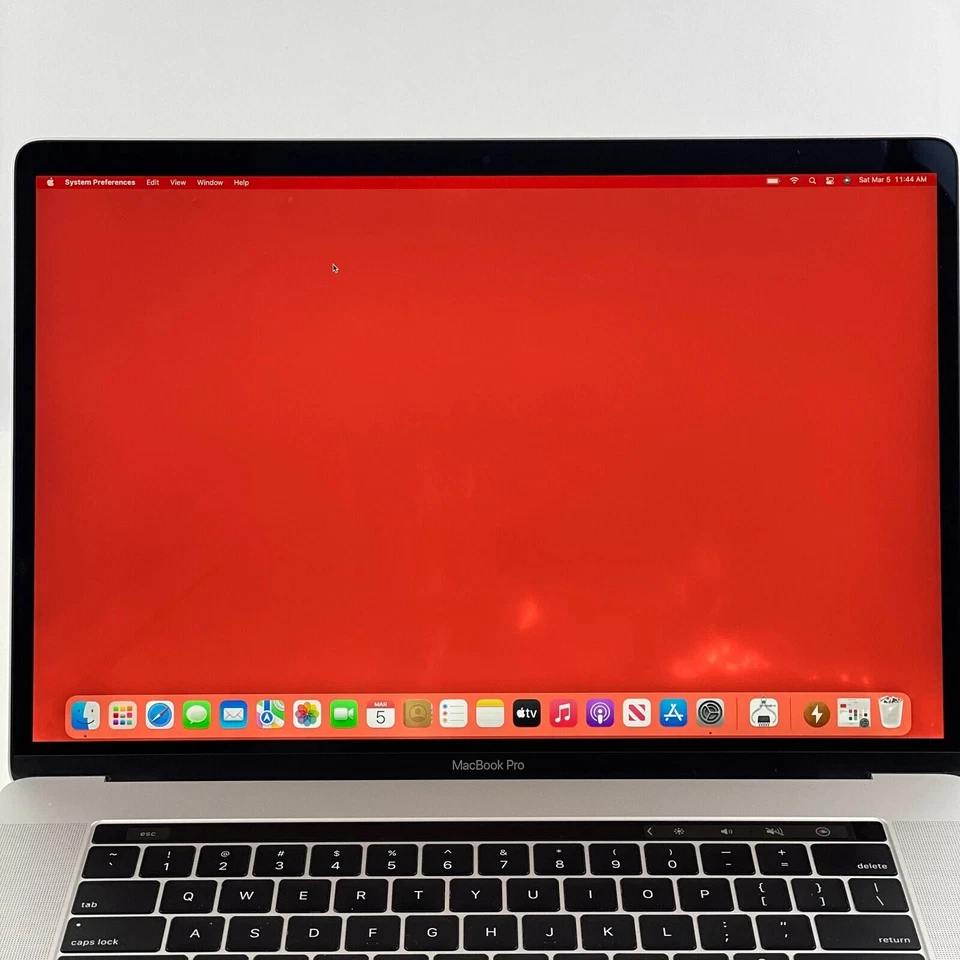 MacBook Pro 2017 15" 2,8 GHz i7 16 GB 256 GB 555 Ventura gris + desgaste pesado de la pantalla Foto 3 de 4