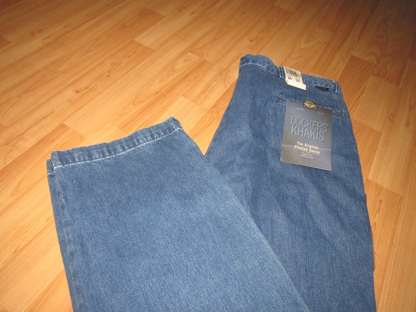 NWT New DOCKERS Men's 40 X 30 Pleated Denim Jeans Khakis Classic Fit All Cotton