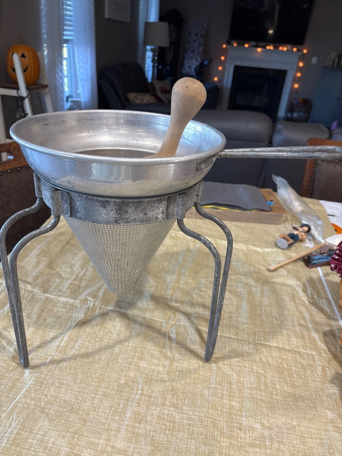 Vintage Wearever No. 12 Aluminum ROTARY COLANDER w/ Wood Pestle sieve strainer
Opens in a new window