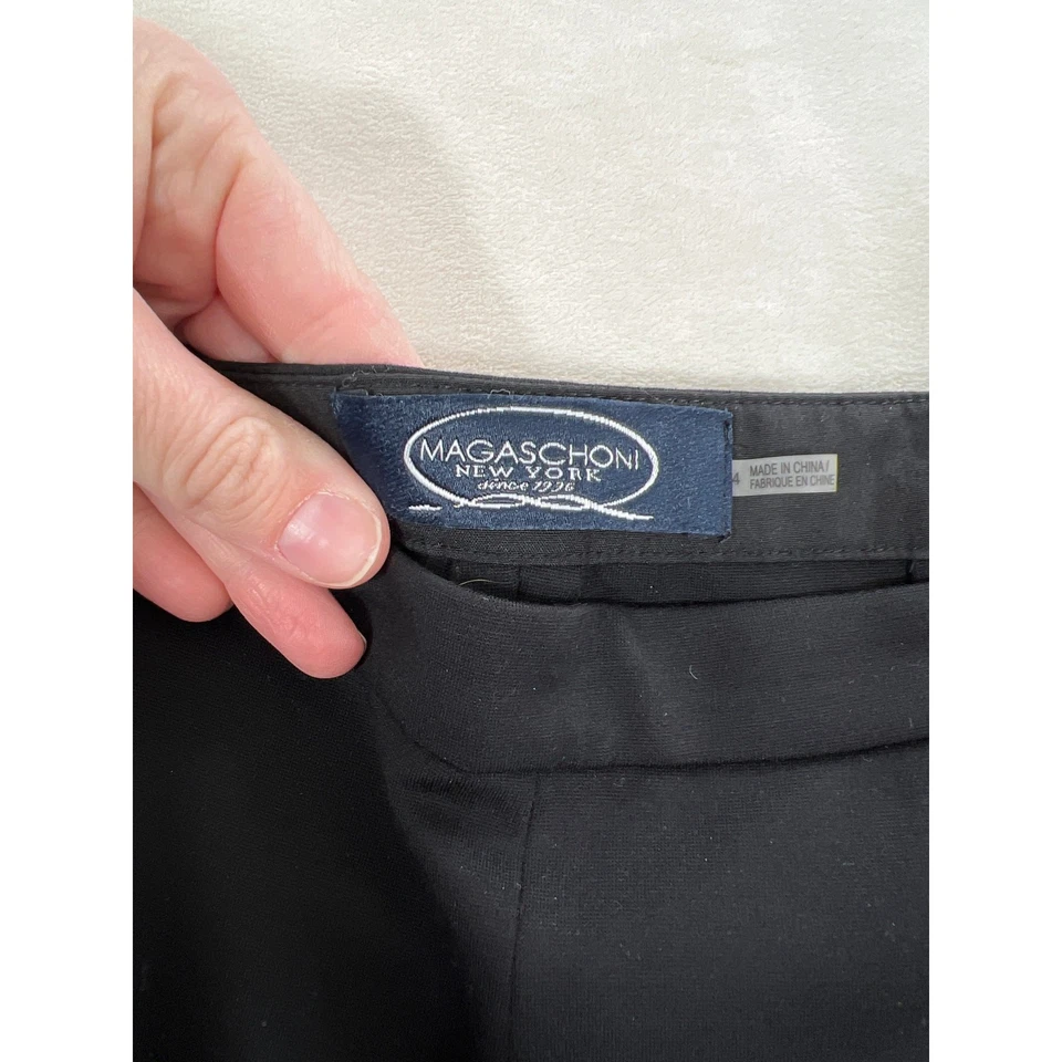 Pantalones de vestir Magaschoni negros ajustados laterales imitación cuero panel a rayas 4 pequeños Foto 3 de 4