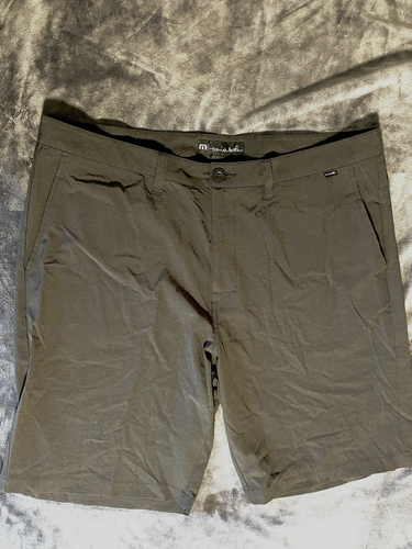 Travis Mathew Shorts Herren 38 Golf 10" Schrittlänge Stretch Performance