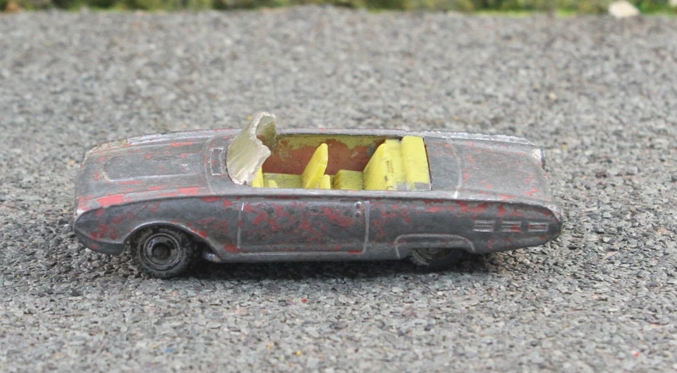 Husky UK Repainted #8 Ford Thunderbird Open Top Poor FNQHotwheels U5087 - image 2 of 4