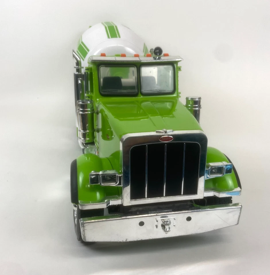 ERTL Big Farm Green Peterbilt Model 367 Cement Mixer Tractor 1/16th Scale ~ Rare - Image 2 of 4