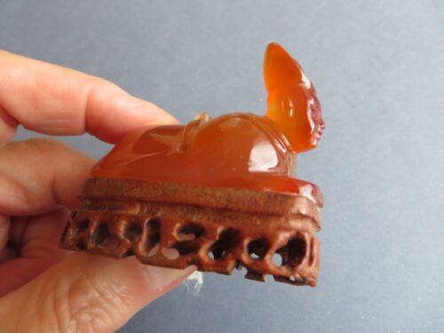 UNUSUAL VINTAGE CHINESE TRANSLUCENT ORANGE CARNELIAN AGATE SPHYNX LIKE CARVING