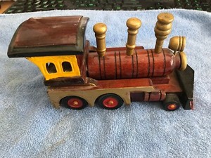 HAND-MADE-HAND-PAINTED-CUSTOM-DESIGNED-RAILROAD-TRAIN-ENGINE-LOCOMOTIVE-COLLECT