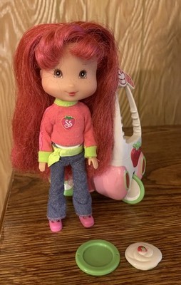 Strawberry Shortcake Herself Doll W/  Pie Cart Playmates 2006