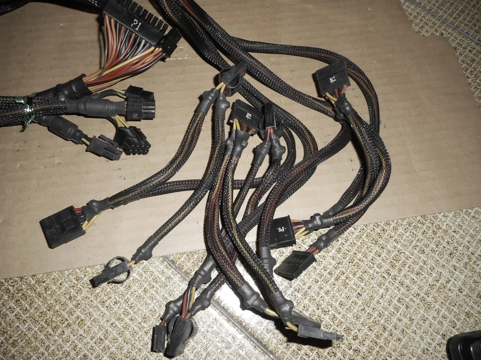 Alimentatore modulare 650W Antec NeoPower 650 Blu - Funzionante - Immagine 3 di 4