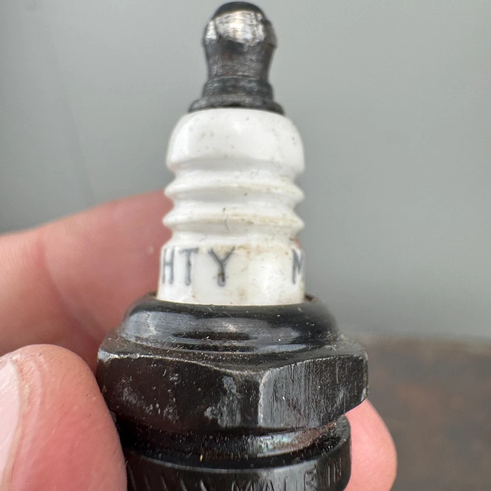 Vtg MIGHTY M4-7N - Spark Plug -Collectible Spark Plug / Automobilia - Image 3 of 4
