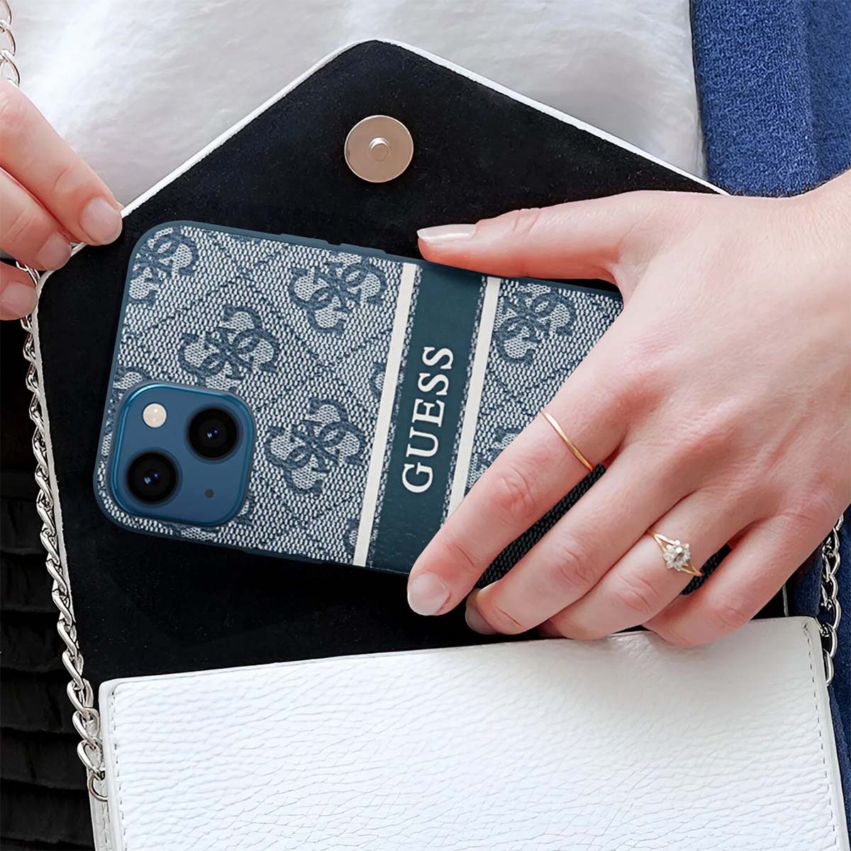 Coque iPhone 13 Mini Guess 4G Stripe bleue en silicone chic - 3