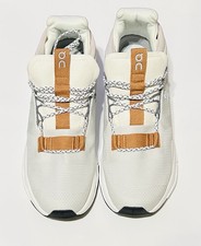 Size 8.5 - ON Women Cloudnova White/pearl M