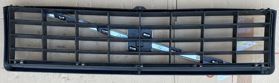 Grille de calandre noir pour Volvo 340 / 360  1985 - 19UnUne - Imagen 2 de 4