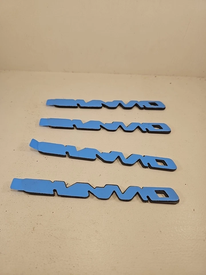 Nuevo Lote De 4 Pontiac GM OEM 97-01 Grand Prix Puerta Delantera-Emblema Insignia Placa De Identificación Foto 2 de 2