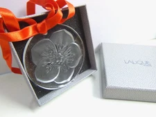 MIB 2004 LALIQUE CRYSTAL CLEAR FROSTED NOEL HELLEBORE FLOWER CHRISTMAS ORNAMENT