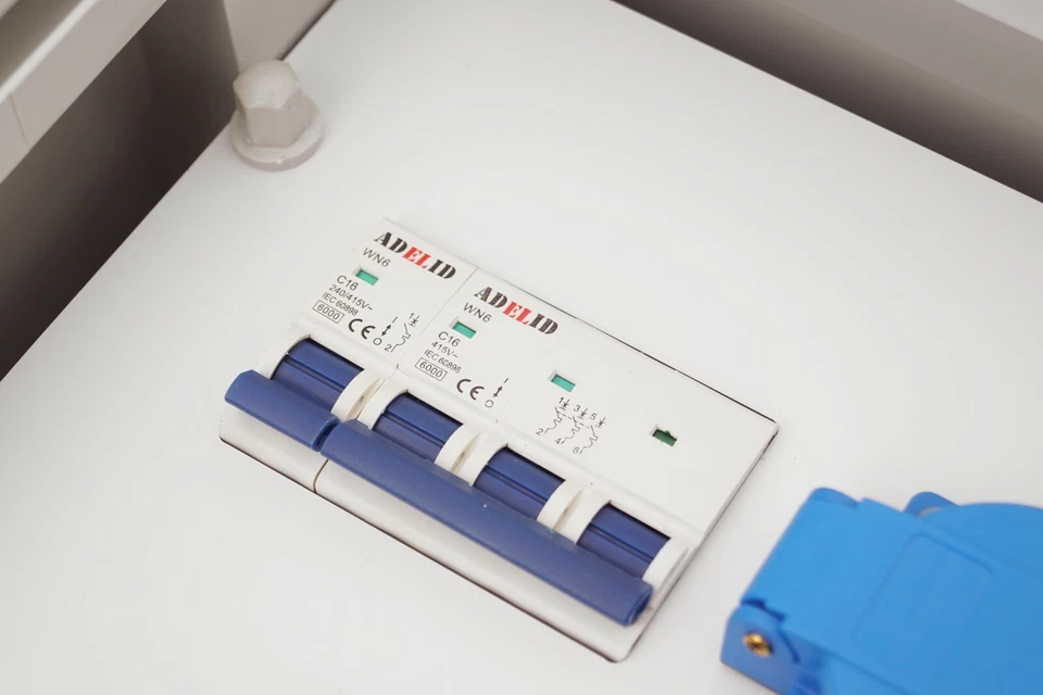 BAUSTROMVERTEILER WANDVERTEILER KOMPLETT 32A 16A 230V ABS SCHALTSCHRANK IP65 - Bild 3 von 4