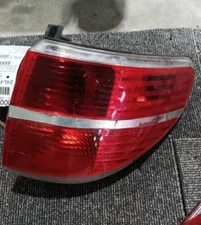 2007-2010 Saturn Outlook Right Passenger Tail Light Assembly Quarter Panel Mntd