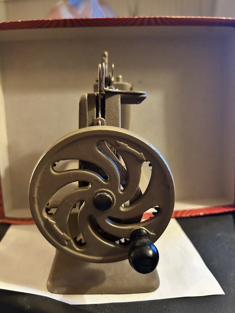 珍種　SINGER アンティーク　ミニミシン　シンガー　モーター 珍種 SINGER アンティーク ミニミシン シンガー モーター