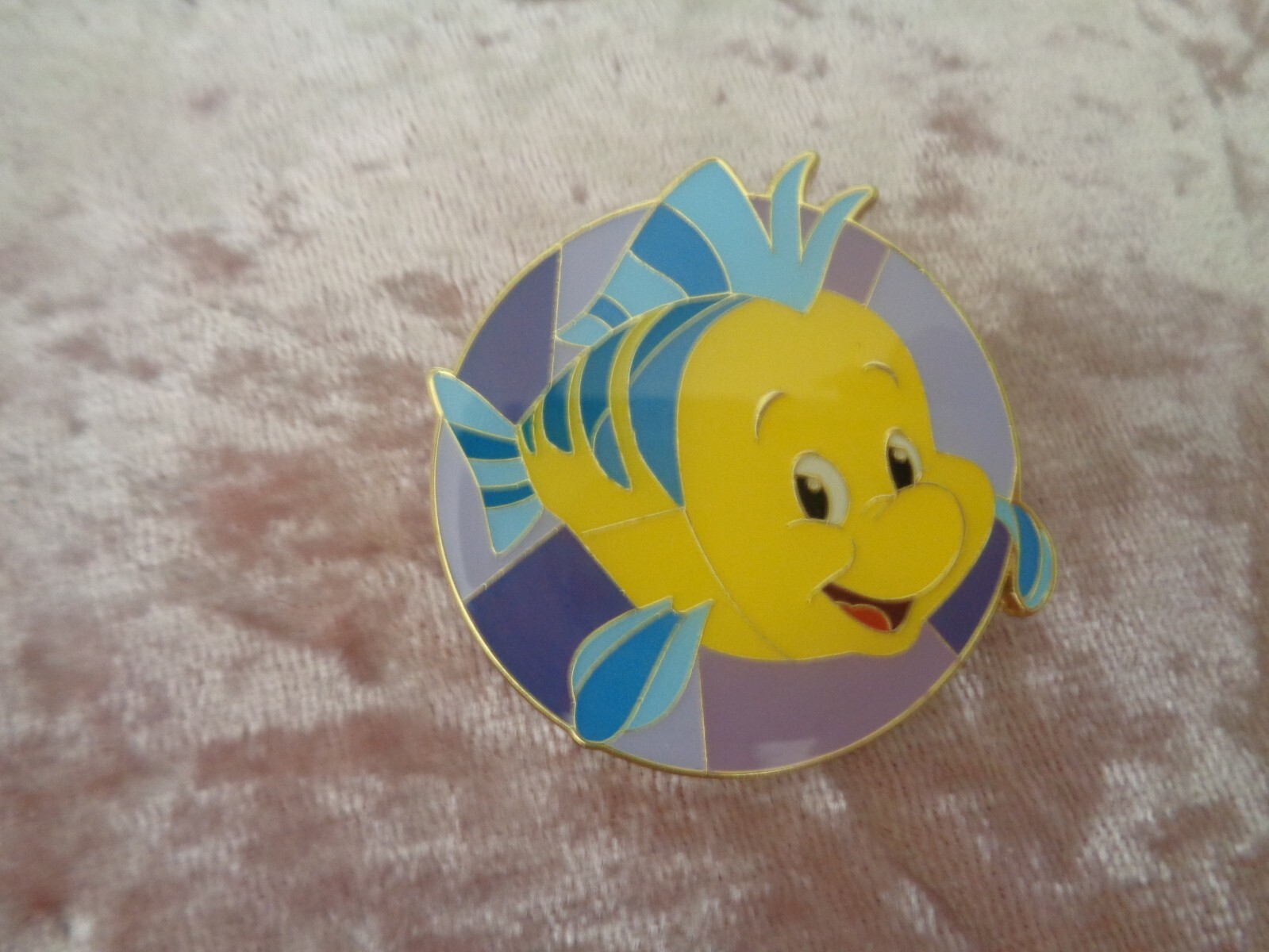 Loungefly / Disney - Princess Sidekick Portrait - Flounder - Mystery Box Pin