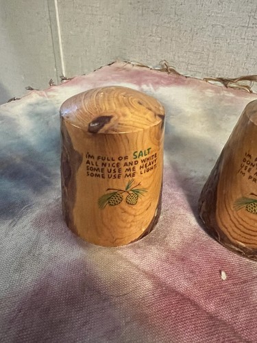 Salero y pimentero de madera vintage con poema en cada uno - Imagen 2 de 4