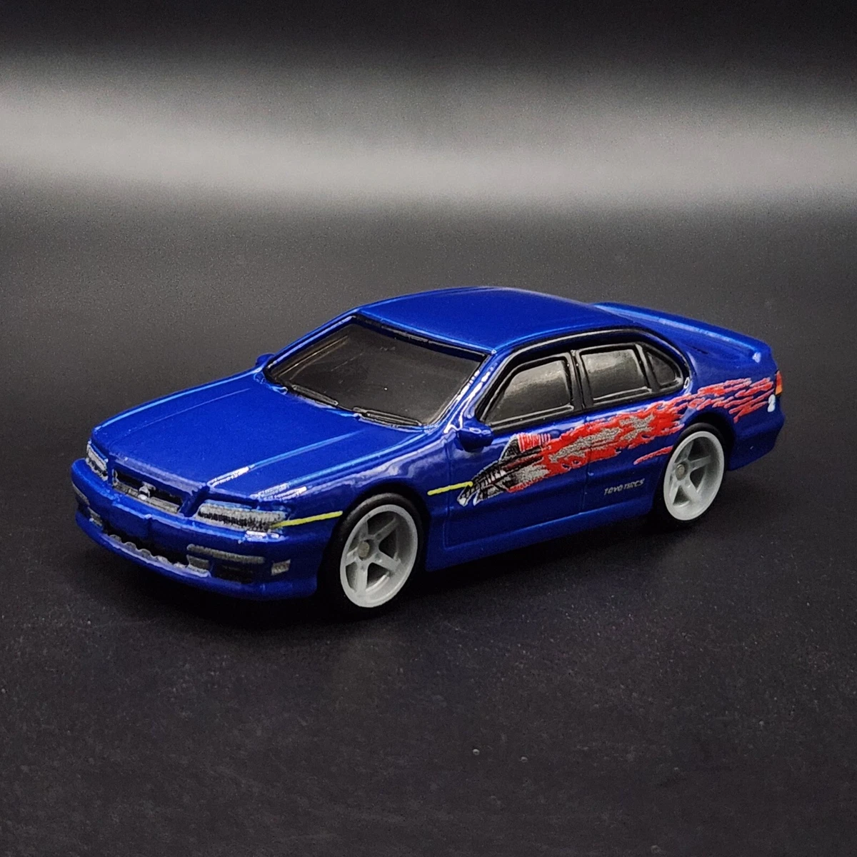 1999 99 Nissan Maxima Collectible Loose 1 64 Scale Diecast Model