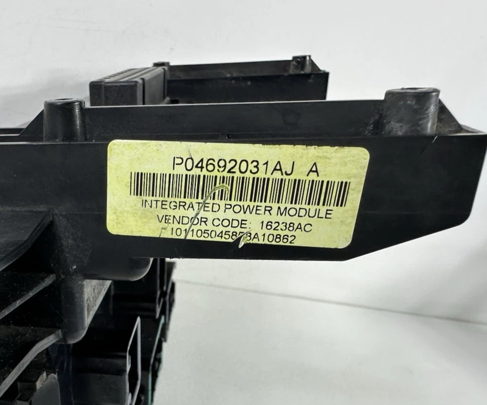 2005-2007 Chrysler 300 módulo de energia totalmente integrado caixa de fusíveis TIPM 04692031AJ - Imagem 2 de 4
