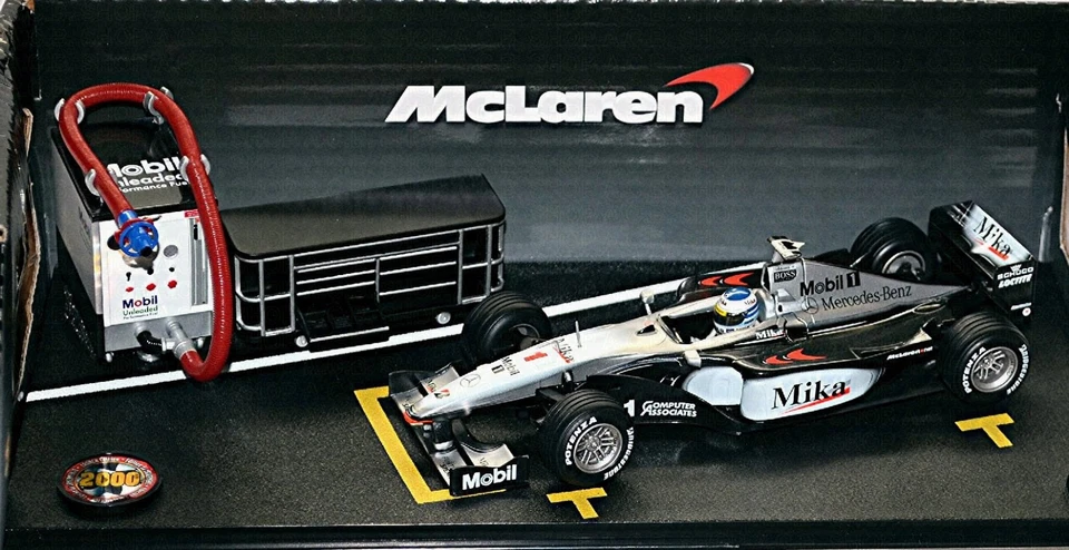 Mclaren MP4-15 #1 Mika Häkkinnen 2000 + Boxenstop Launch Edition 1:24 Hot Wheels - Image 2 of 4