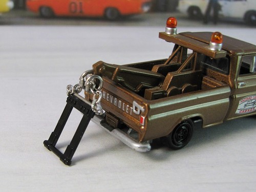 Johnny Lightning Cooter Tow Truck Chevy C10 Custom Dukes of Hazzard - Picture 10 of 15
