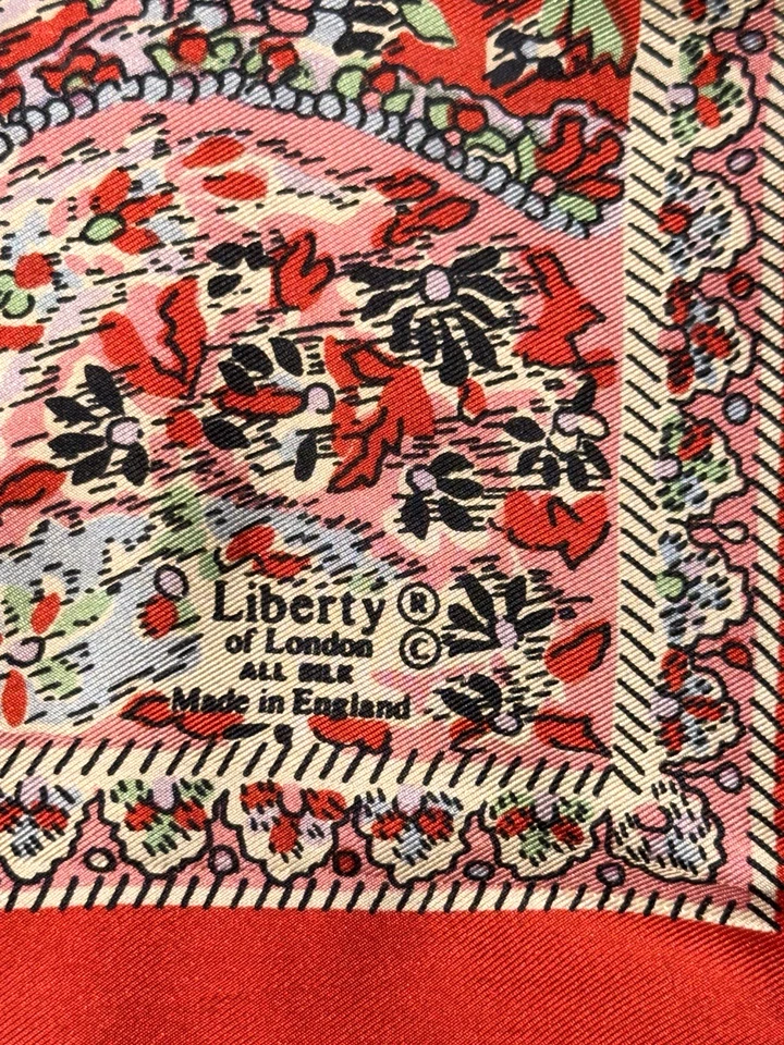 复古 Liberty of London 真丝围巾红色佩斯利花卉印花方形手卷 — 第 2/4 张图片