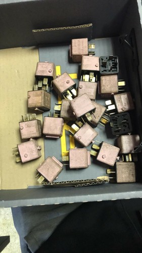 BMW PINK RELAIS 4 PIN 12V BOSCH 0332019168 / 8365326 PREIS PRO STÜCK