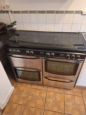 New world Range Cooker. 7 Gas Burners. Electric Oven, Fan Assisted Oven. VGC.