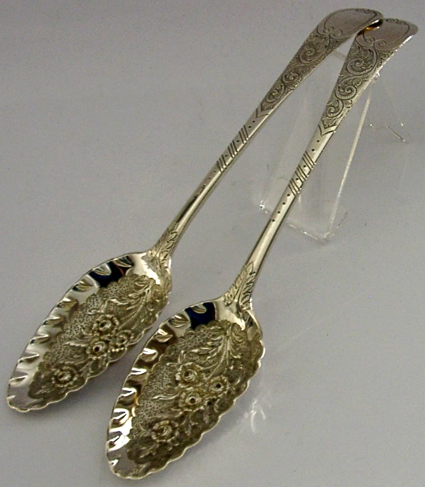 BEAUTIFUL GEORGIAN STERLING SILVER BERRY SERVING SPOONS 1799 ANTIQUE 114g - Image 2 of 4