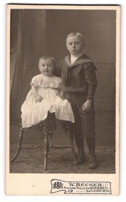 Fotografie W. Becker, Giessen, Bahnhofstr. 35 5 /10, Junge im Matrosenanzug mit 