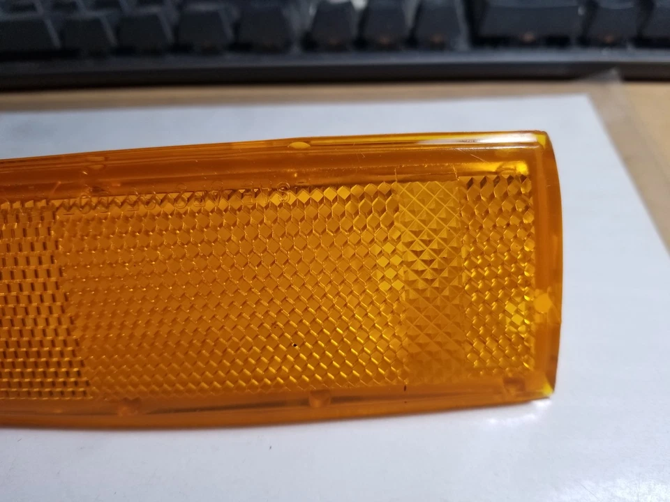 Vintage TYC 18123401 For GM 929918 Side Marker Light R/ F 1982-94 - Image 4 of 4