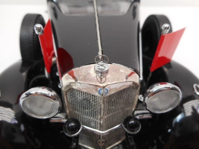 SIGNATURE MODELS #18136 PREMIUM EDITION 1938 MERCEDES-BENZ 770 K PULLMAN 1:18 - Image 4 of 4