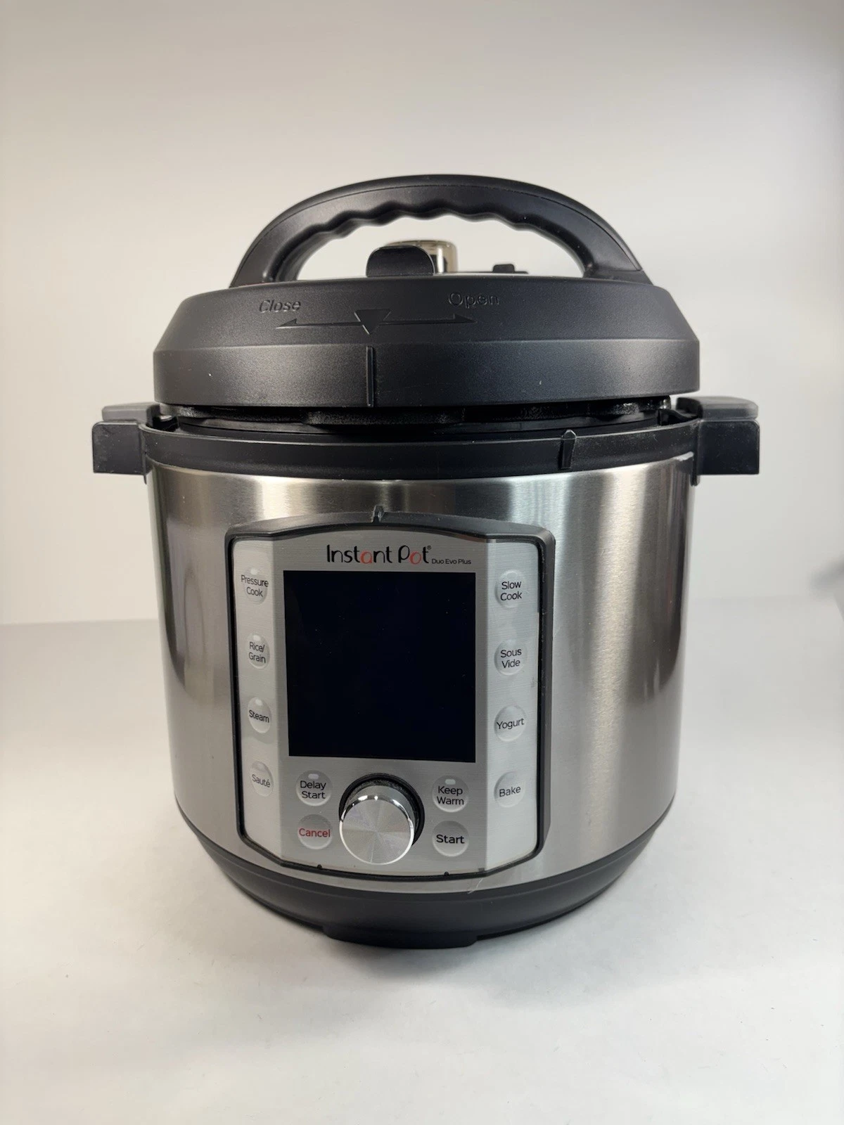 INSTANT POT 6-quart 10-in-1 Multi-Use Pressure Cooker DUO EVO PLUS