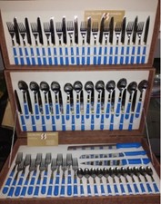 SVANERA SERVIZIO POSATE 75 PEZZI TAVOLA MANICO AZZURRO NAPOLI ACCIAIO INOX 18/10