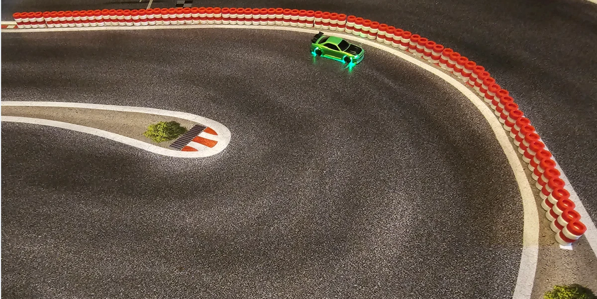 Reifenstapel Rot Weiß  1:76 40er Set + Verbinder für Turbo Racing