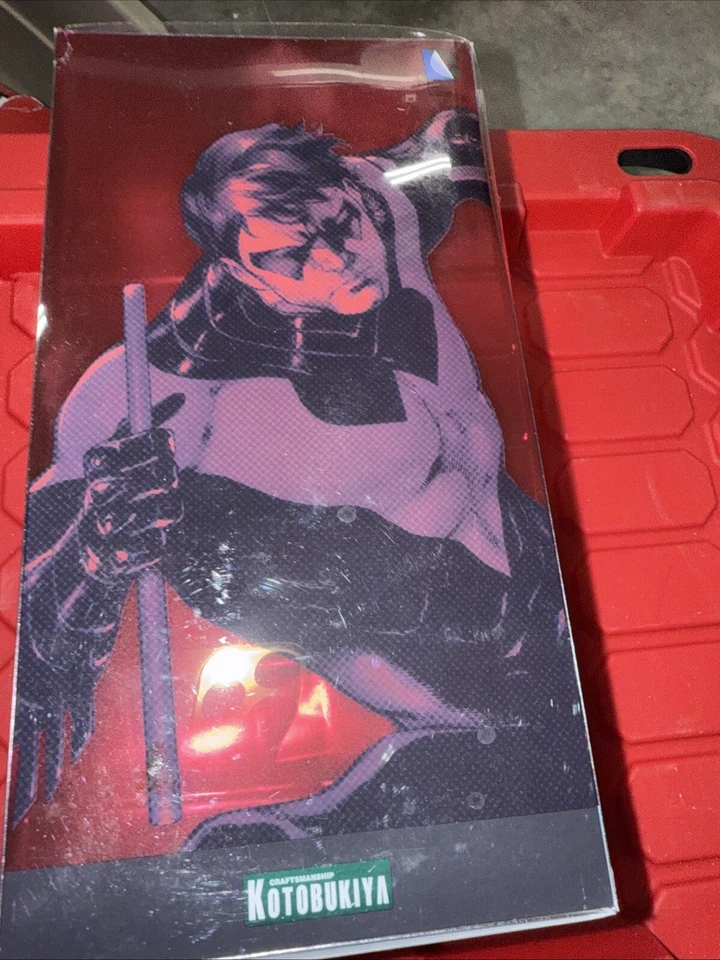 Kotobukiya - Nightwing ArtFX+ 1/10 Scale Statue - DC Comics - NEW & MIB - Image 3 of 4